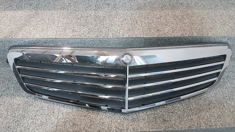 Grila radiator Mercedes Benz Clasa C W204 ( 2007-2014 )
